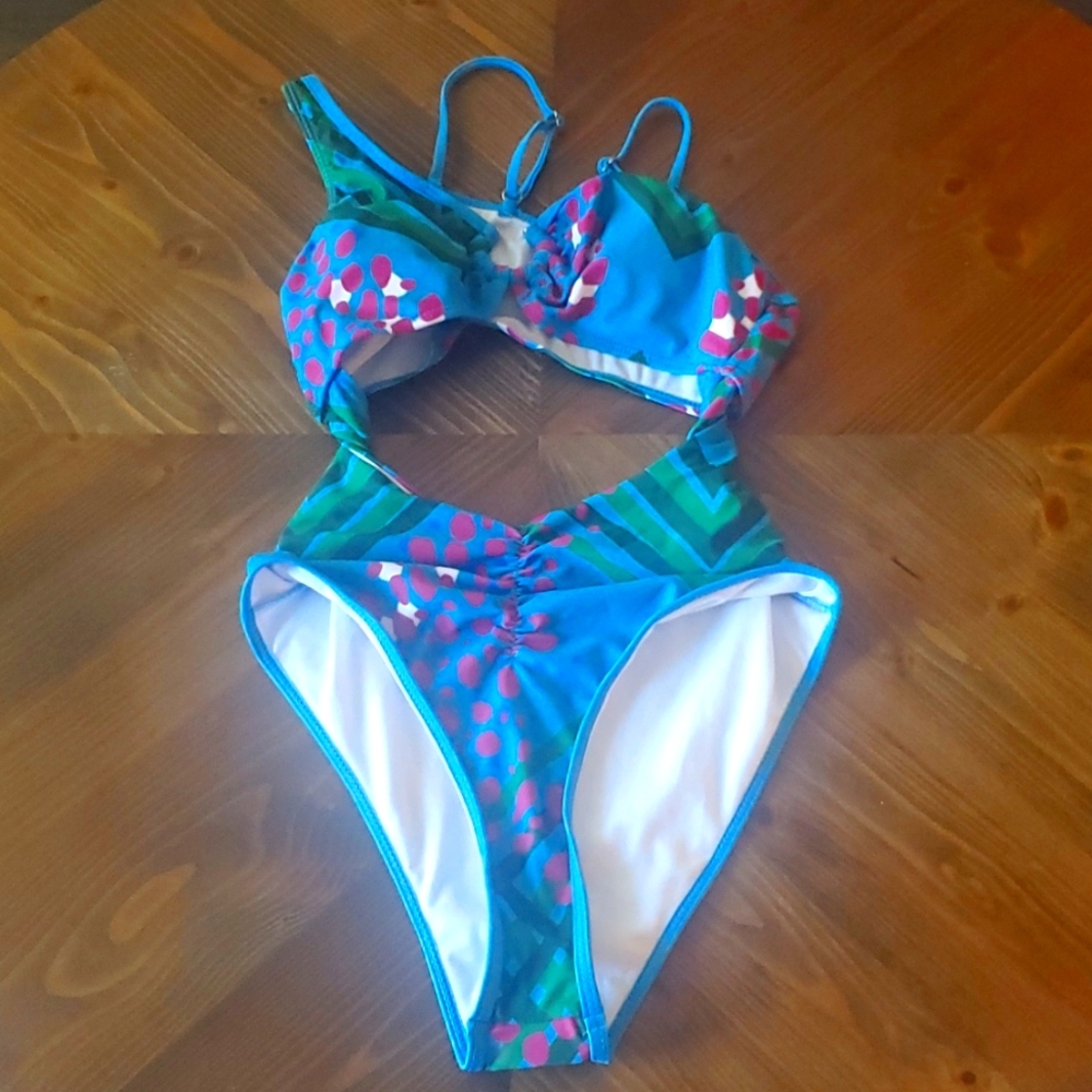 NEW/UNUSED TROPICAL ONEPIECE W/ ONE STRAP